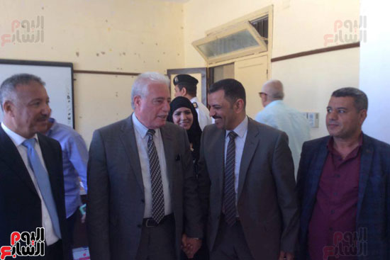محافظ جنوب سيناء ومدير أمن الغربية يتفقدان لجان الاستفتاء (4)