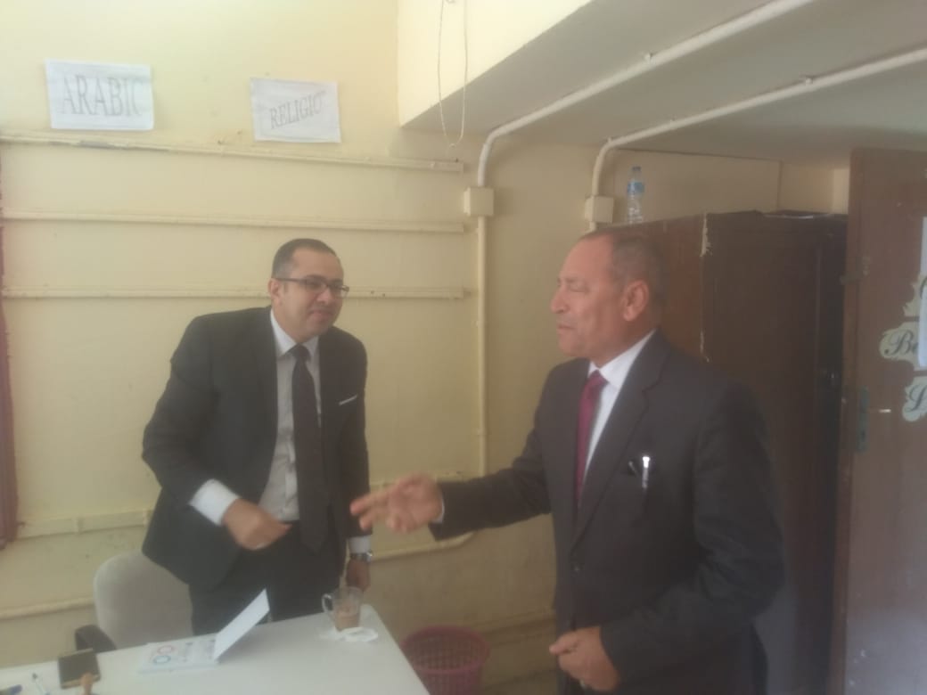 نائب محافظ القاهرة يدلى بصوته على التعديلات الدستورية (2)