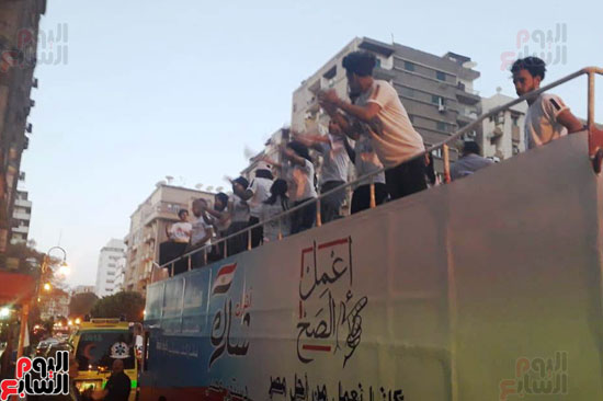 الباص المكشوف بأعلام مصر وأعمل الصح (4)