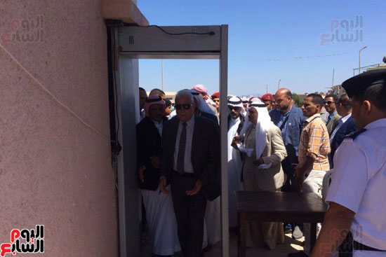 محافظ جنوب سيناء ومدير أمن الغربية يتفقدان لجان الاستفتاء (3)