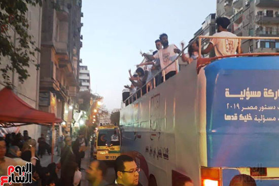 الباص المكشوف بأعلام مصر وأعمل الصح (3)