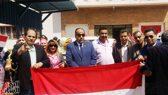 مسيرة-حاشدة-للمواطنين-للمشاركة-بالاستفتاء-فى-الخانكة-بأعلام-مصر-(8)
