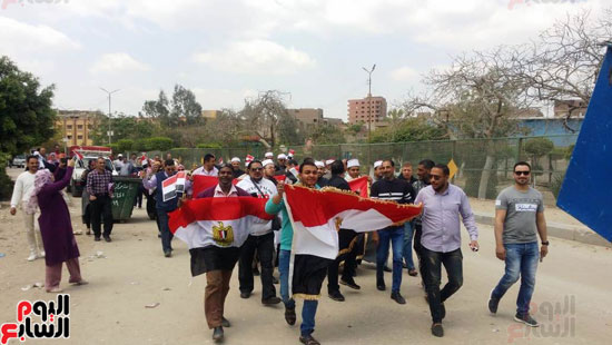 مسيرة-حاشدة-للمواطنين-للمشاركة-بالاستفتاء-فى-الخانكة-بأعلام-مصر-(2)