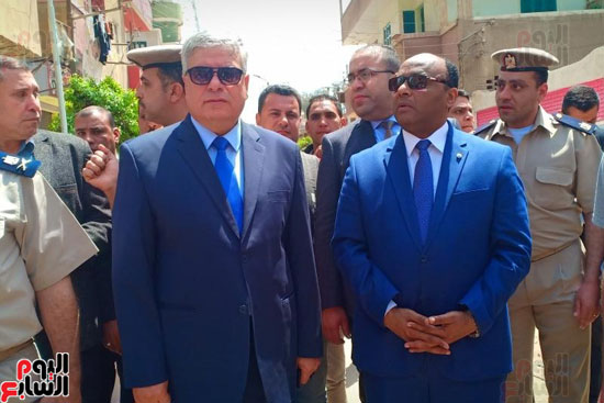 محافظ جنوب سيناء ومدير أمن الغربية يتفقدان لجان الاستفتاء (11)
