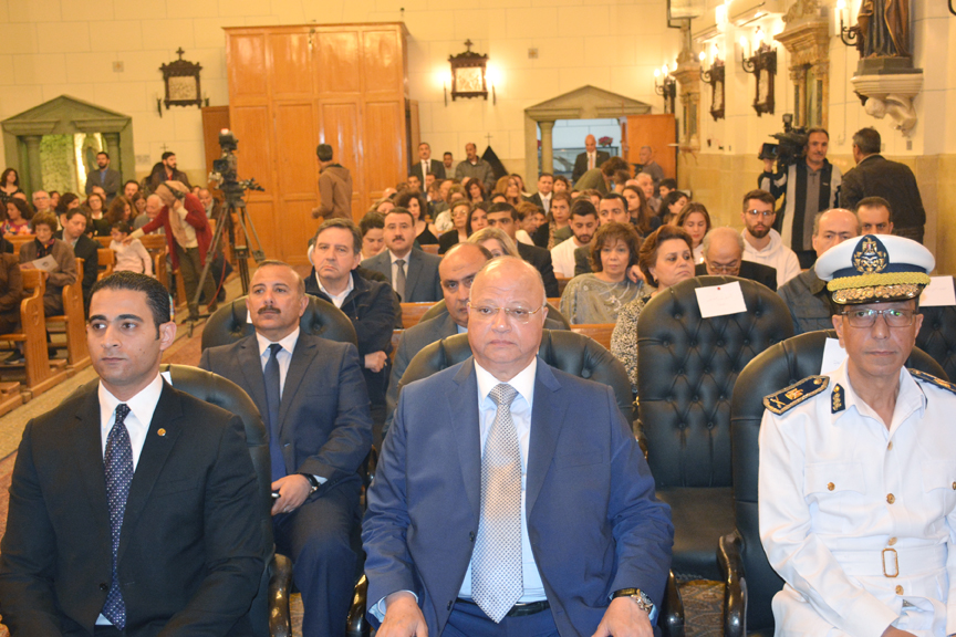 محافظ القاهرة يشارك الأرمن الكاثوليك والأرثوذكس قداس عيد القيامة (4)