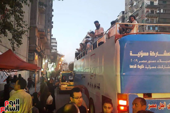 الباص المكشوف بأعلام مصر وأعمل الصح (7)