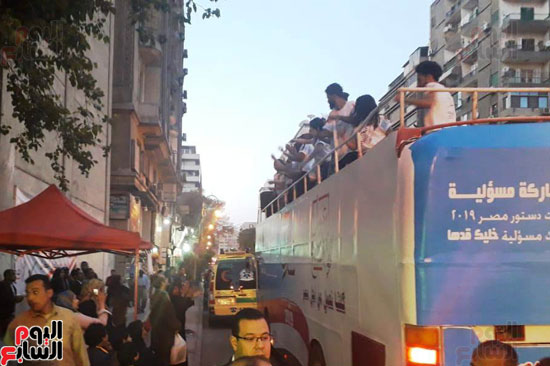 الباص المكشوف بأعلام مصر وأعمل الصح (5)