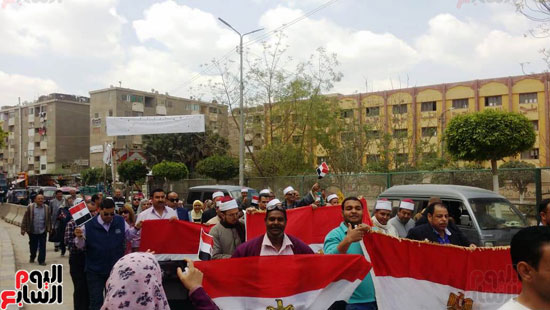 مسيرة-حاشدة-للمواطنين-للمشاركة-بالاستفتاء-فى-الخانكة-بأعلام-مصر-(3)