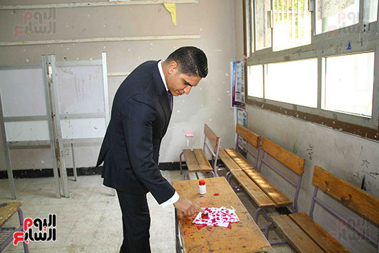  أحمد أبو هشيمة يدلى بصوته بالاستفتاء (2)