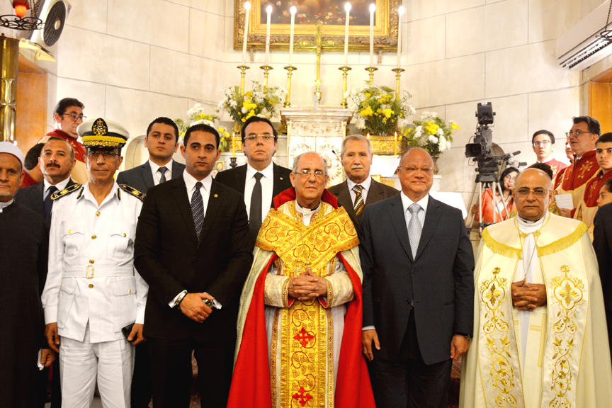 محافظ القاهرة يشارك الأرمن الكاثوليك والأرثوذكس قداس عيد القيامة (5)