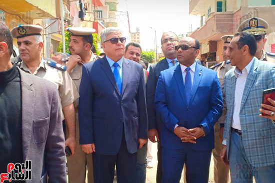 محافظ جنوب سيناء ومدير أمن الغربية يتفقدان لجان الاستفتاء (8)
