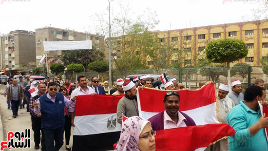 مسيرة-حاشدة-للمواطنين-للمشاركة-بالاستفتاء-فى-الخانكة-بأعلام-مصر-(1)