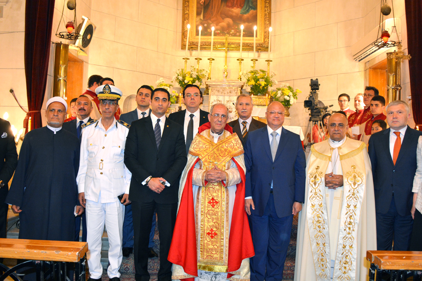 محافظ القاهرة يشارك الأرمن الكاثوليك والأرثوذكس قداس عيد القيامة (1)