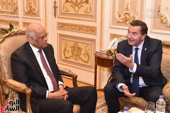 الدكتور على عبد العال رئيس مجلس النواب مع السيناتور الفرنسى داميان رينار (2)