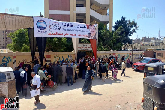 محافظ جنوب سيناء ومدير أمن الغربية يتفقدان لجان الاستفتاء (12)