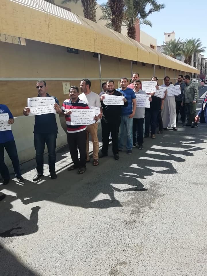 طوابير المصريين فى جدة للاستفتاء على التعديلات الدستورية طوابير المصريين فى جدة للاستفتاء على التعديلات الدستورية