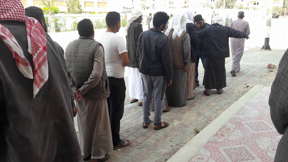 طوابير أهالى شمال سيناء للادلاء بأصواتهم بالاستفتاء (4)