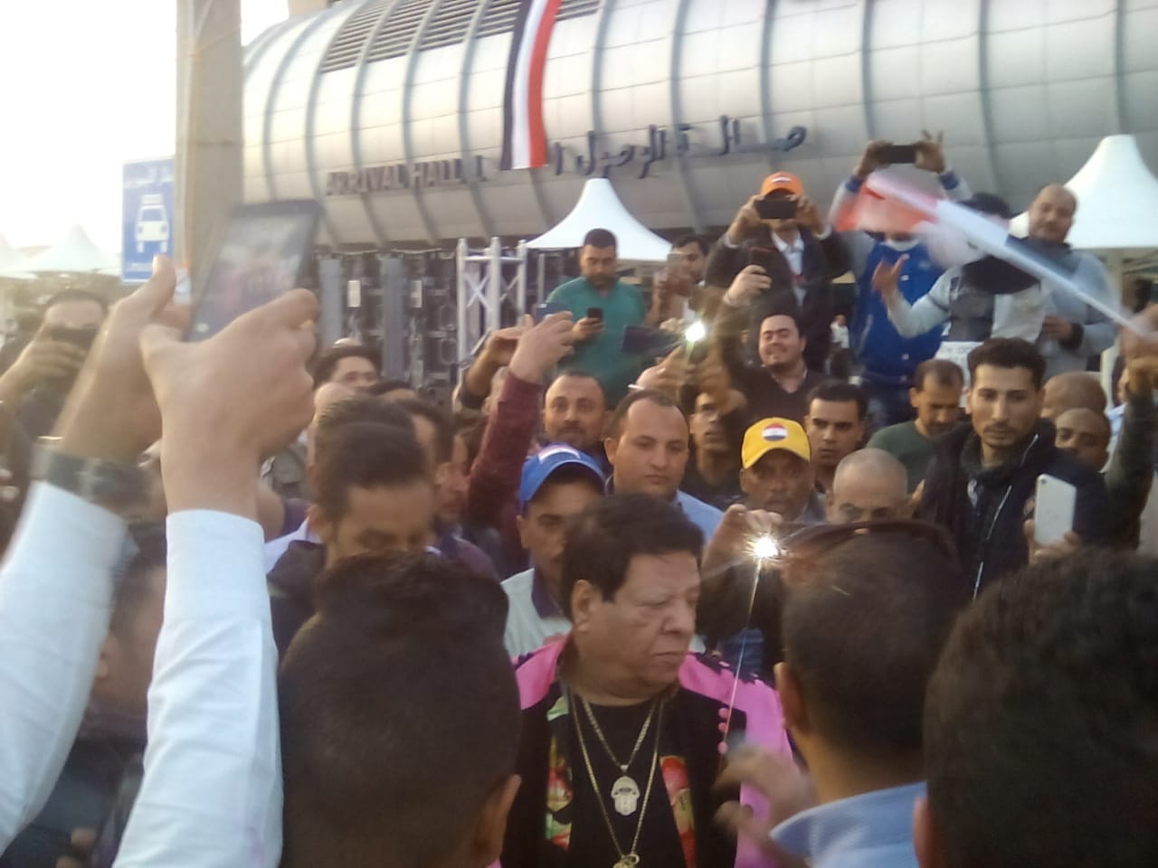 شعبان عبدالرحيم بمطار القاهرة (1)