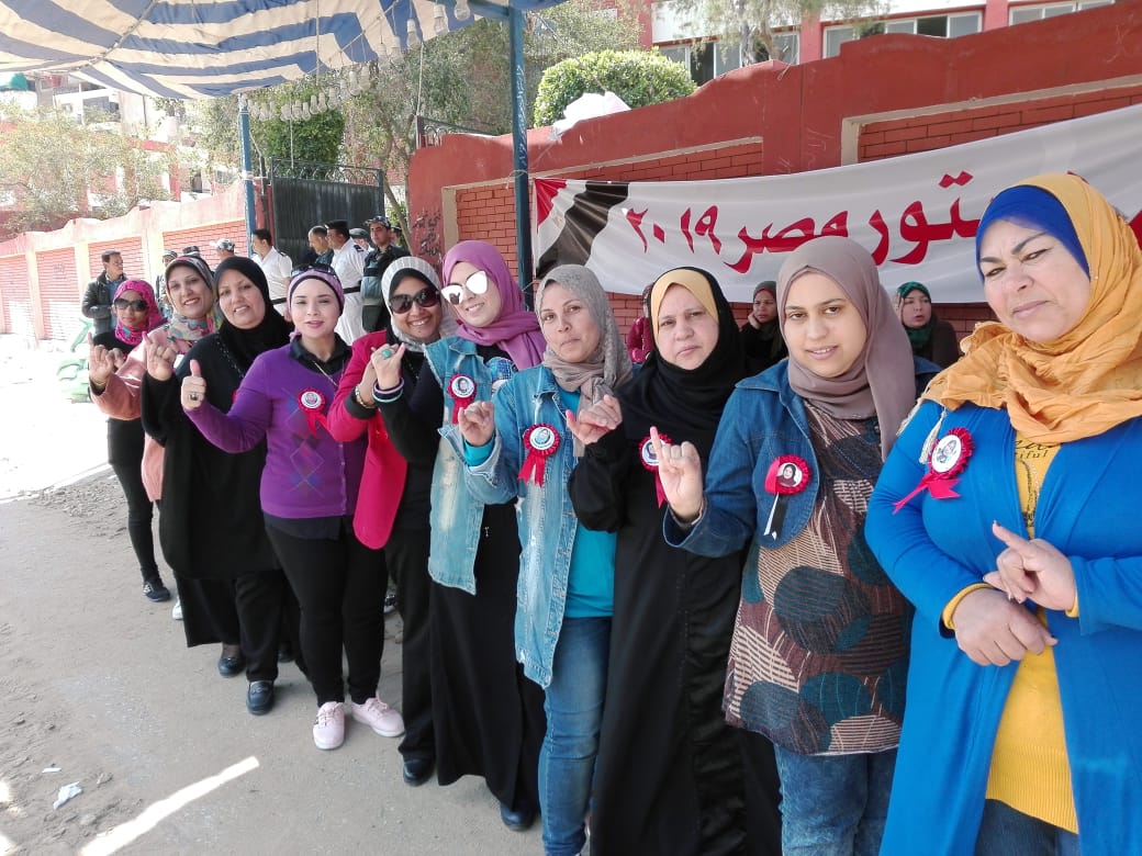 طوابير للسيدات أمام اللجان فى ثالث أيام الاستفتاء ببورسعيد (9)