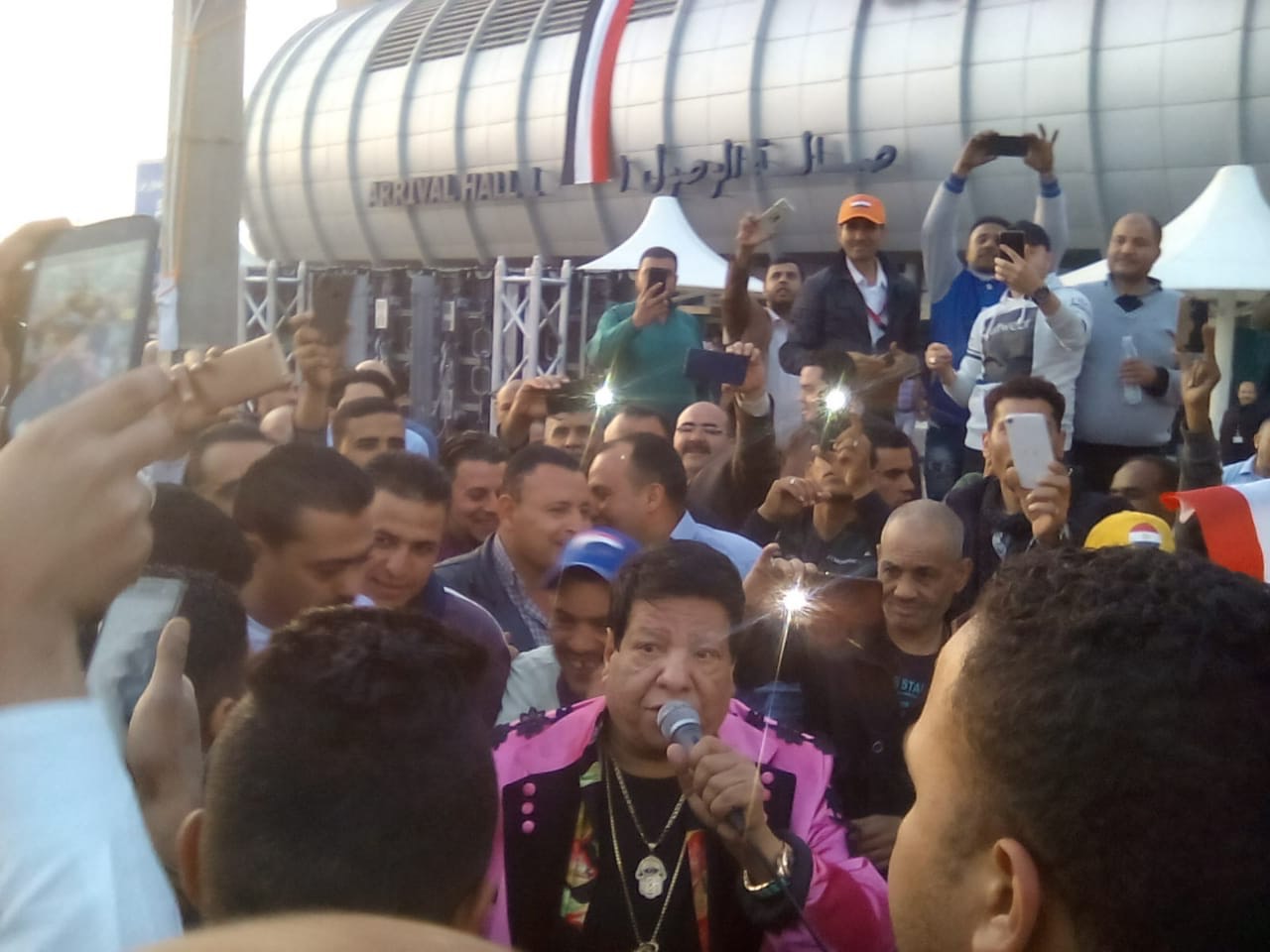 شعبان عبدالرحيم بمطار القاهرة (3)