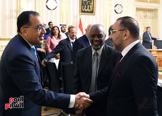 رئيس الوزراء يلتقى رؤساء البورصات العربية  (3)