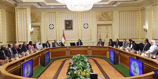 رئيس الوزراء يلتقى رؤساء البورصات العربية  (9)