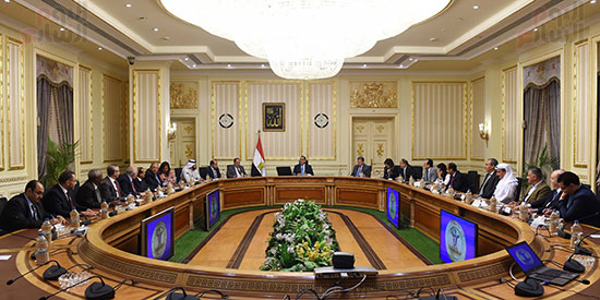 رئيس الوزراء يلتقى رؤساء البورصات العربية  (7)