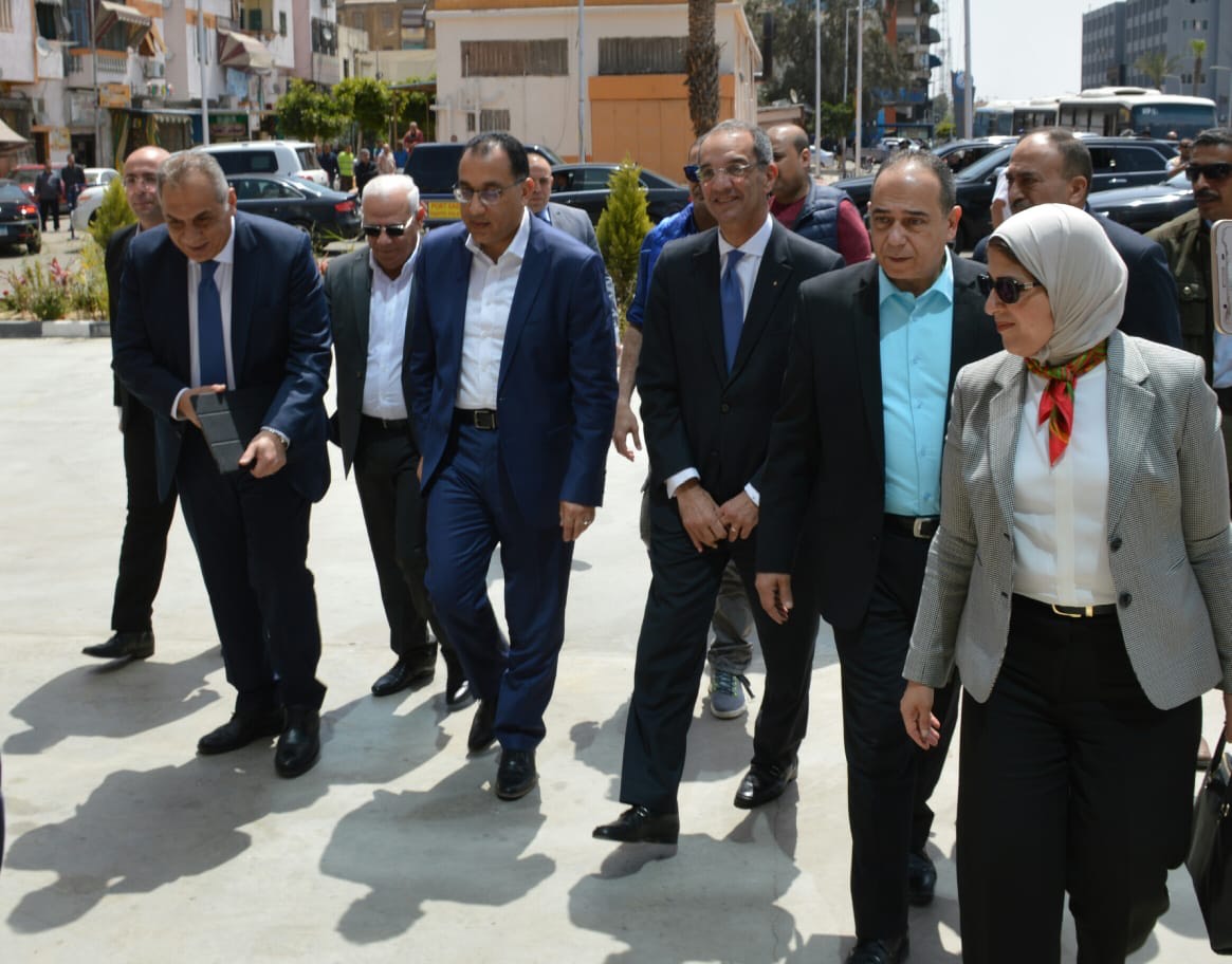 محافظ بورسعيد يستقبل رئيس الوزراء و وزير الصحه (2)