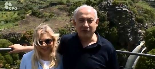 بنيامين نتنياهو مع زوجته سارة فى هضبة الجولان