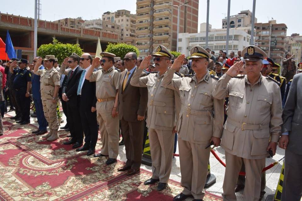 محافظ الغربية يضع إكليل الزهور على النصب التذكاري فى عيد تحرير سيناء (5)