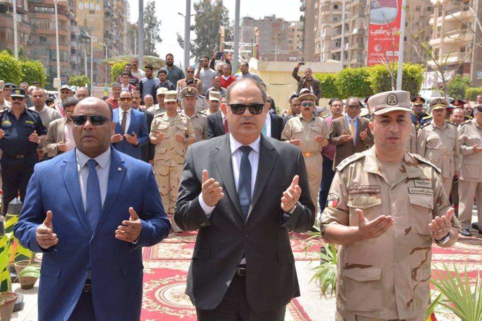محافظ الغربية يضع إكليل الزهور على النصب التذكاري فى عيد تحرير سيناء (4)