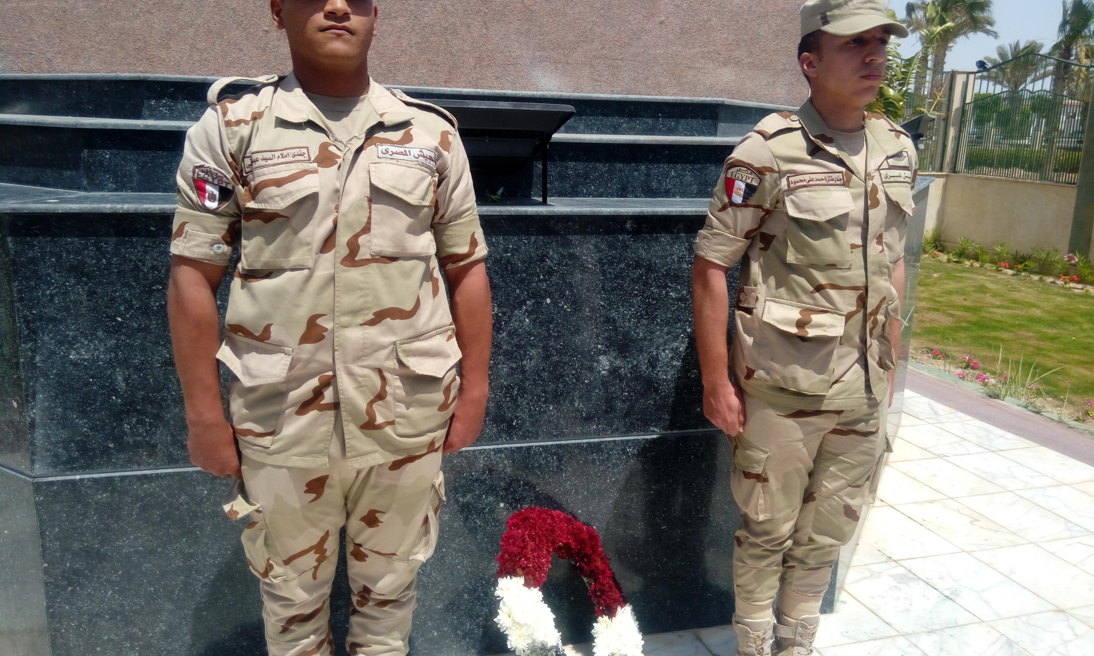 محافظ جنوب سيناء يضع أكليل الزهور على النصب التذكارى (3)