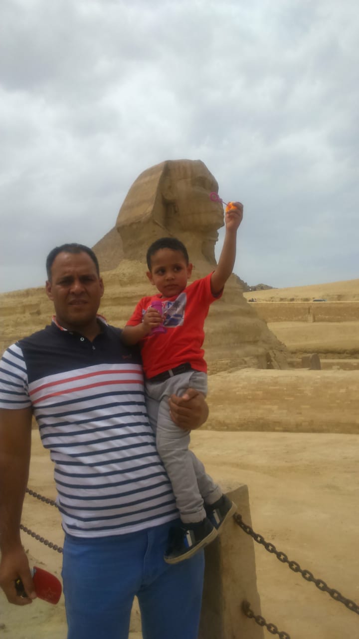 ياسين مع والده