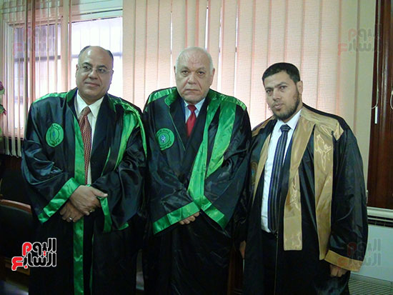 الباحث-محمد-يونس-مع-الاستاذ-الدكتور-أحمد-لطفى-دويدار-والاستاذ-الدكتور-خالد-فهمى