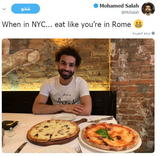 محمد صلاح يتاول البيتزا فى نيويورك