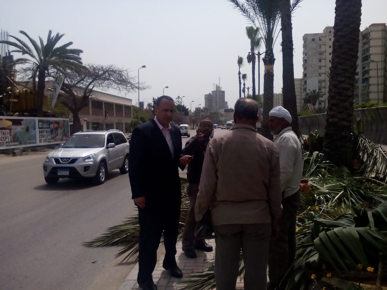 سكرتير عام الاسكندرية يتابع أعمال النظافة والتجميل بالشوارع (1)