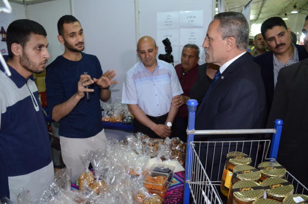 محافظ الإسماعيلية يفتتح معرض سوبر ماركت أهلًا رمضان بمركز شباب الشيخ زايد (9)