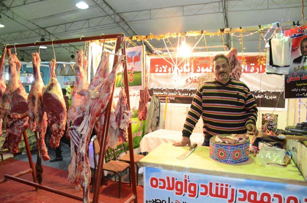 محافظ الإسماعيلية يفتتح معرض سوبر ماركت أهلًا رمضان بمركز شباب الشيخ زايد (6)