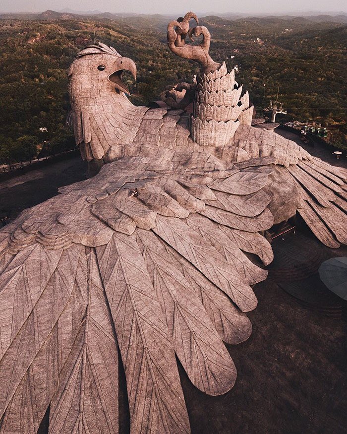 أكبر تمثال لطائر فى العالم