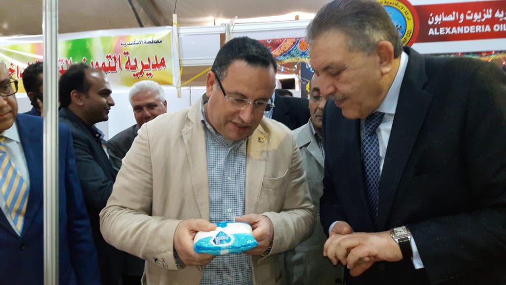 محافظ الإسكندرية يفتتح معرض سوبر ماركت أهلاص رمضان (2)