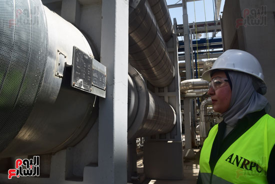  غادة شحاتة أول مهندسة تتولى منصب مدير مشروعات لإنتاج البنزين (10)
