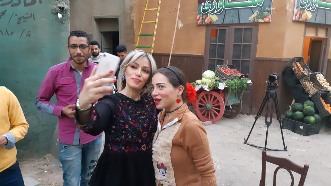 مي مع المذيعة شيرين سليمان اثناء التصوير