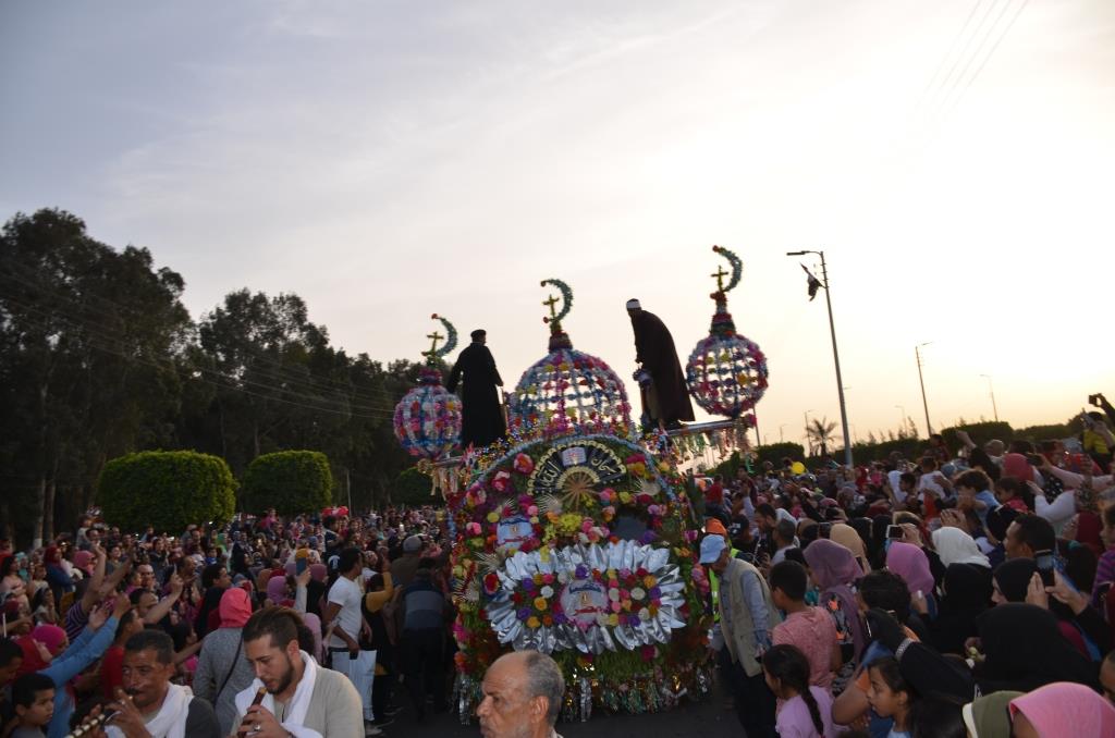 مراسم انطلاق كرنفال عربات الزهور السنوى لاحتفال أعياد الربيع وشم النسيم (1)