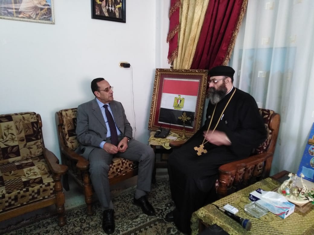 محافظ شمال سيناء يقدم التهنئة لأسقف سيناء الشمالية (2)