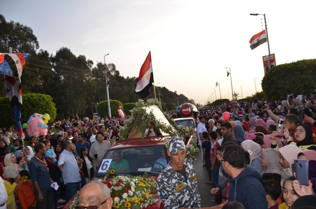مراسم انطلاق كرنفال عربات الزهور السنوى لاحتفال أعياد الربيع وشم النسيم (13)