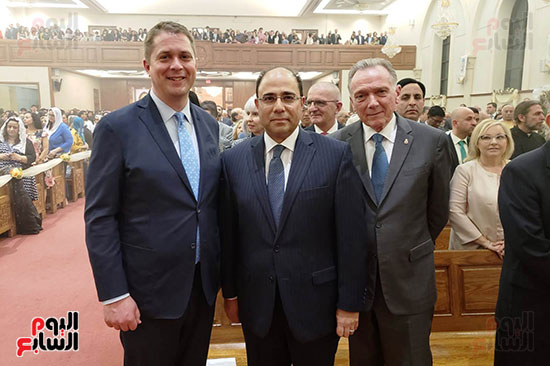 سفير مصر بكندا يشارك فى قداس عيد القيامة بمدينتى تورونتو وميسيساجا (4)