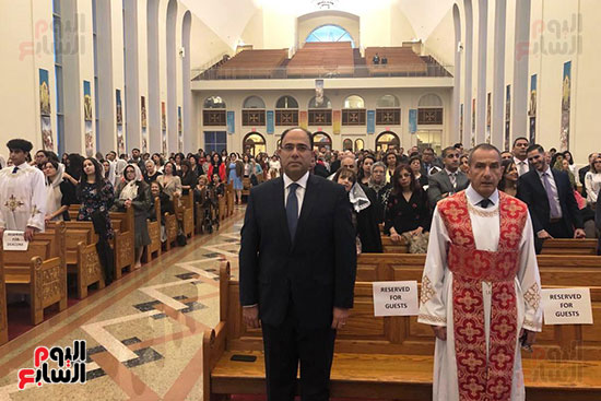 سفير مصر بكندا يشارك فى قداس عيد القيامة بمدينتى تورونتو وميسيساجا (2)