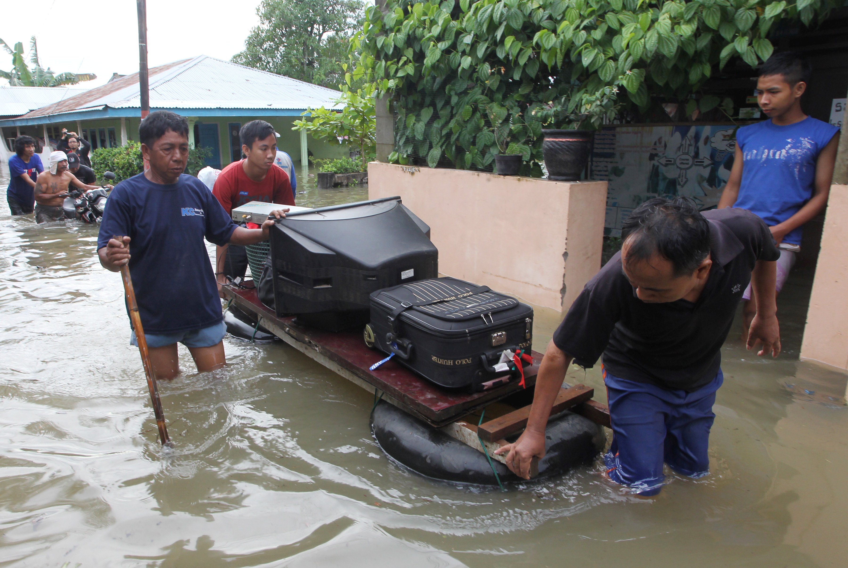فيضانات اندونيسيا (4)