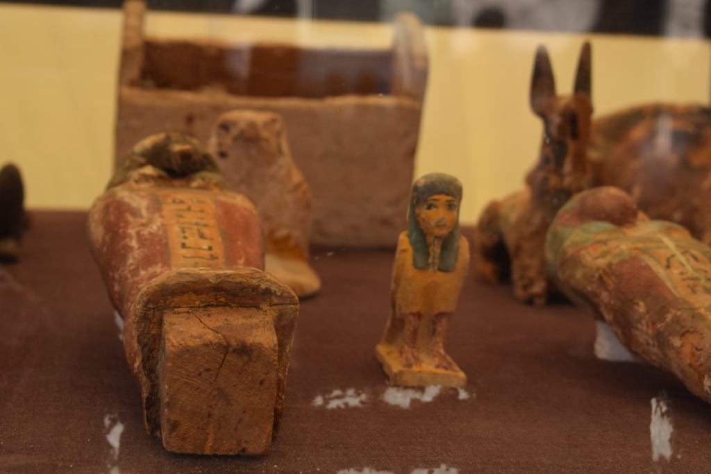 وزارة الآثار تنجح في كشف كنوز تاريخية بمقابر ذراع أبو النجا بجبل القرنة (11)