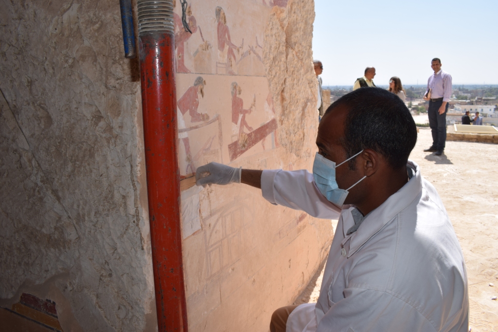 وزارة الآثار تنجح في كشف كنوز تاريخية بمقابر ذراع أبو النجا بجبل القرنة (8)